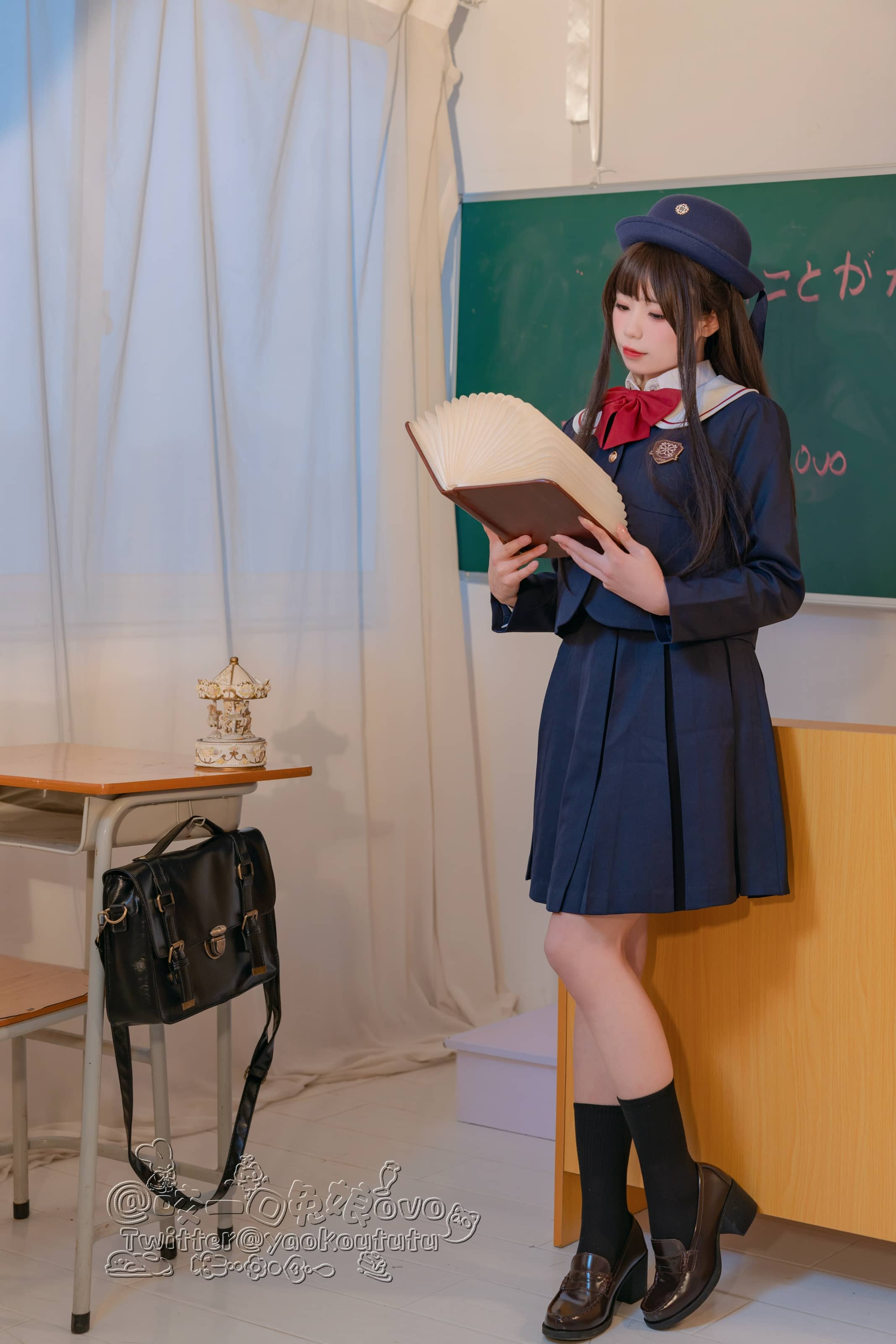 Yiko湿润兔 No.032 – 入学式[50P 1V]